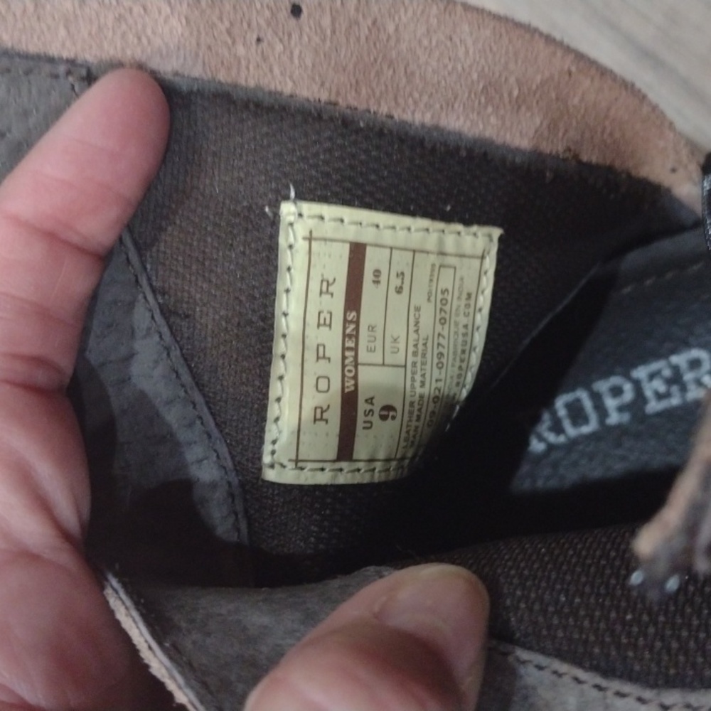 Women's 9 Brown Roper Booties - Picture 4 of 4